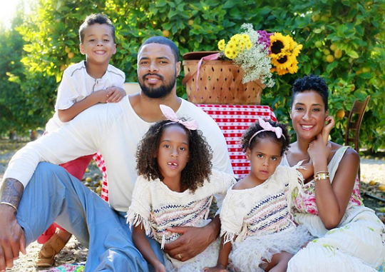 Familienfoto von Ballspieler, heiratet zu  Kimberly Chandler,erkennt für Chicago Bulls, New York Knicks.
  