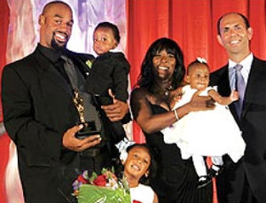 McNabb wins the 2009 Father of the Year Award presented by the Father's day council
