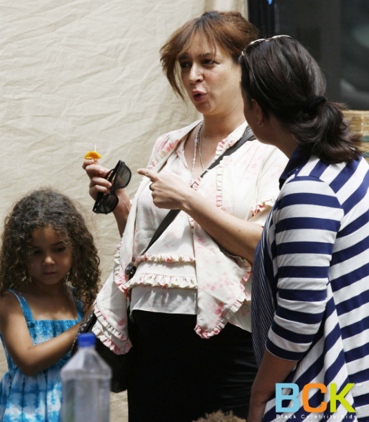 Bridesmaids star Maya Rudolph was spotted at a Farmers Market with her daug...