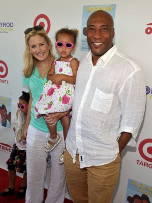 Byron Allen, wife, and daughter