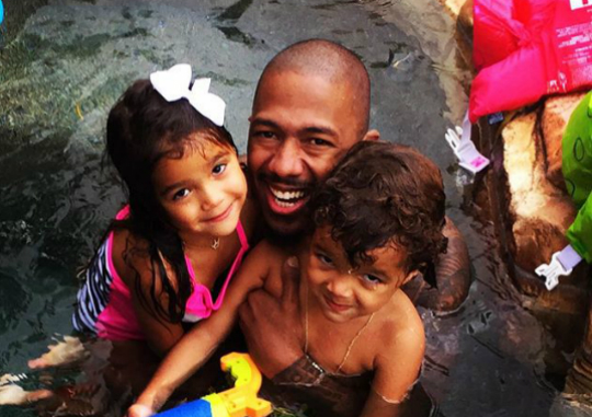 NICK CANNON HAS SOME POOLSIDE FUN WITH THE TWINS