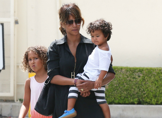 Halle Berry And Kids Spend The Day At Sunset Plaza