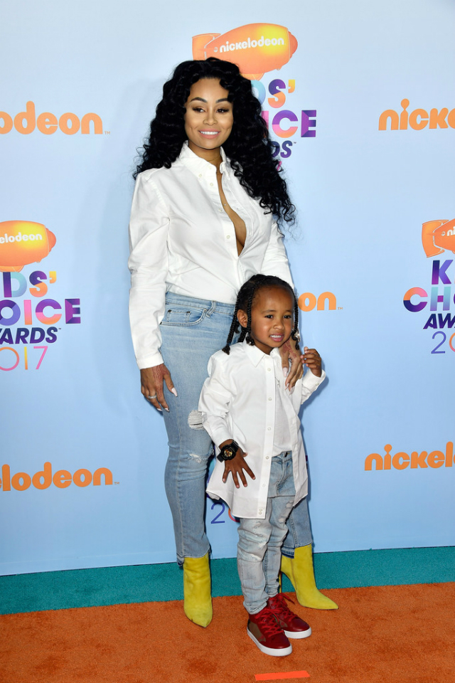 SEE THE PHOTOS! STARS ATTEND THE 2017 KIDS' CHOICE AWARDS
