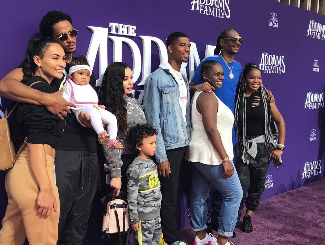 SNOOP DOGG AND FAMILY ATTEND 'THE ADDAMS FAMILY' WORLD PREMIERE IN LOS