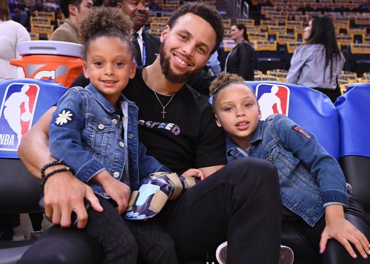 STEPHEN CURRY AND KIDS SPOTTED AT RECENT WARRIORS GAME