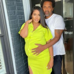 MIKE EPPS POSES IN SWEET PHOTO WITH WIFE AS HER DUE DATE APPROACHES