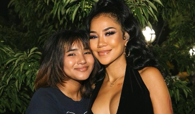 Jhene Aiko and daughter