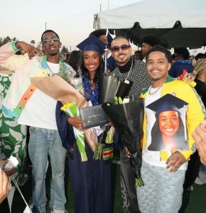 CHANCE COMBS’ MOM AND SIBLINGS SUPPORT HER AT HER HIGH SCHOOL GRADUATION