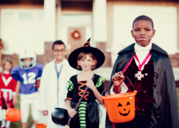 Kids trick-or-treating. CANVA.COM