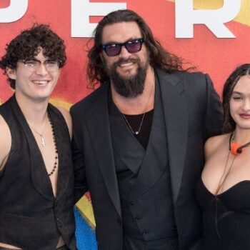 JASON MOMOA BRINGS HIS KIDS TO ‘SUPERGIRL’ FAN EVENT IN LONDON