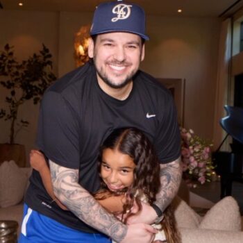 ROB KARDASHIAN APPEARS IN RARE PHOTOS WITH DAUGHTER DREAM AT KHLOÉ KARDASHIAN’S BIRTHDAY CELEBRATION