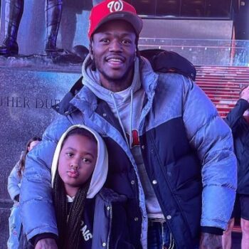 DC YOUNG FLY ROASTS DAUGHTER AT COMEDY SHOW, AND SHE HAS THE BEST REACTION