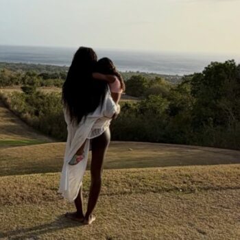 JODIE TURNER-SMITH ENJOYS A “DREAMY” VACATION WITH DAUGHTER JUNO